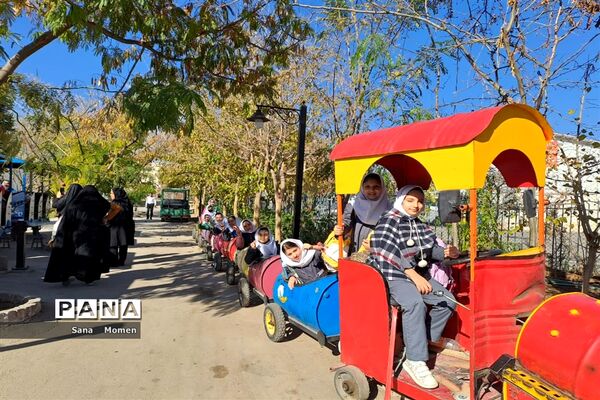 بازدید دانش‌آموزان از پارک ژوراسیک مشهد
