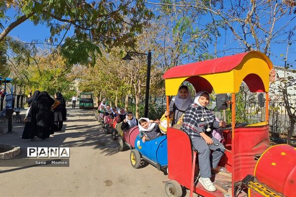 بازدید دانش‌آموزان از پارک ژوراسیک مشهد