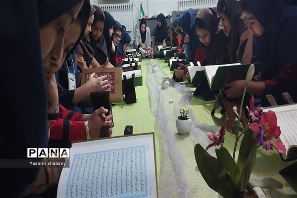 مراسم انس با قرآن ‌با حضور معاون پرورشی مدرسه پنجم مهر