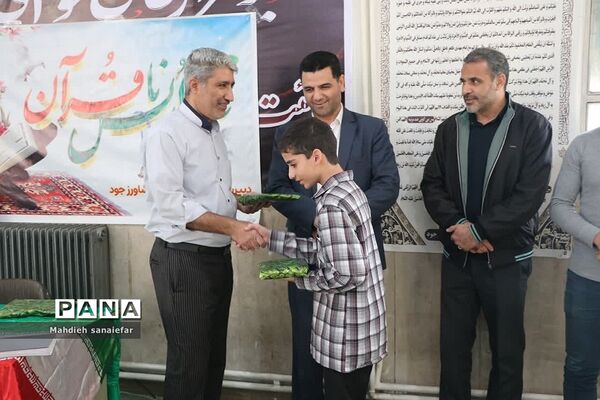 محفل انس با قرآن کریم در آموزشگاه کشاورز جود ناحیه دو ری