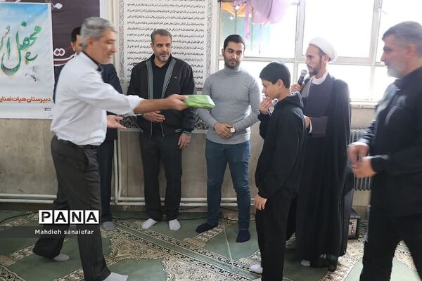 محفل انس با قرآن کریم در آموزشگاه کشاورز جود ناحیه دو ری