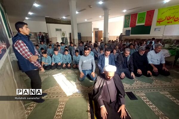 محفل انس با قرآن کریم در آموزشگاه کشاورز جود ناحیه دو ری