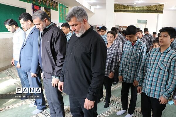 محفل انس با قرآن کریم در آموزشگاه کشاورز جود ناحیه دو ری