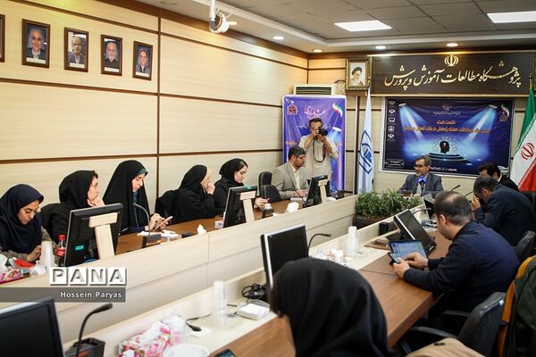 نشست رئیس ستاد بزرگداشت هفته پژوهش در وزارت آموزش و پرورش