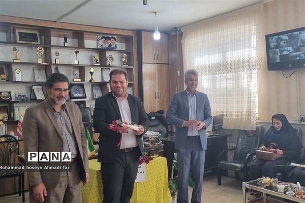 بازدید معاونت آموزش ابتدایی و مسئول دفتر اداره آموزش و پرورش از دبستان شهاب