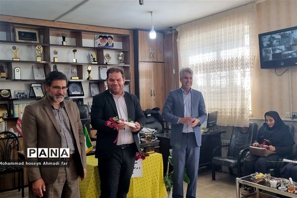 بازدید معاونت آموزش ابتدایی و مسئول دفتر اداره آموزش و پرورش از دبستان شهاب