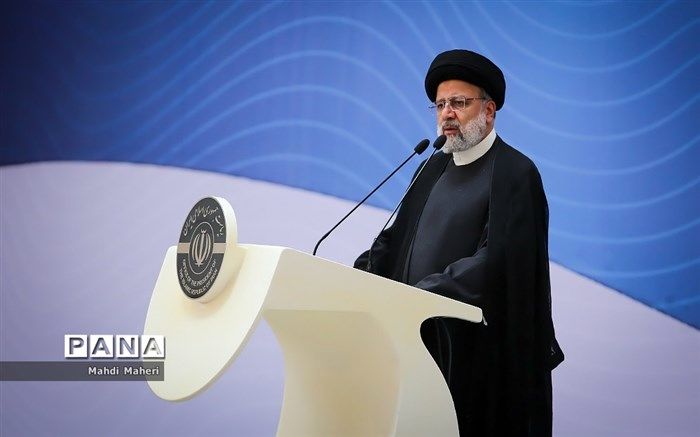 استقلال سیاسی و اقتصادی کشور و رونق زندگی مردم در گرو تولید است