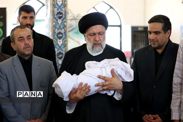 حضور فرهنگیان و دانش‌آموزان استان البرز در مراسم  استقبال از رئیس جمهوری