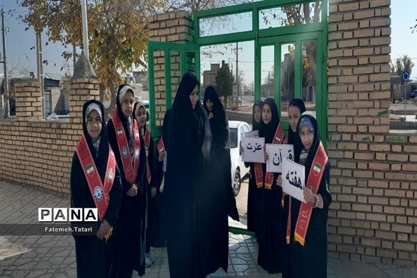 حضور فرهنگیان و دانش‌آموزان شهرستان بام و صفی‌آباد در نماز جمعه‌