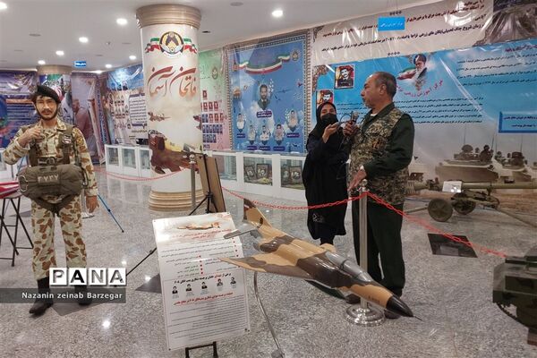 بازدید دانش آموزان دبیرستان دخترانه شاهد فیض از موزه دفاع مقدس
