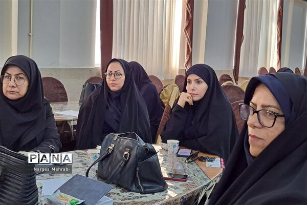 تشریح برنامه فراگیر پرورشی و لزوم جهاد تبیین در گردهمایی مدیران مدارس آباده