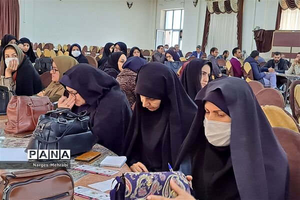 تشریح برنامه فراگیر پرورشی و لزوم جهاد تبیین در گردهمایی مدیران مدارس آباده