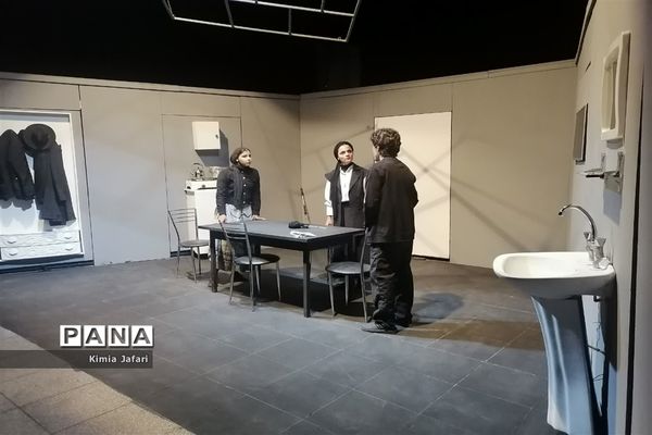 تئاتر چشم های بسته از خواب در بافق