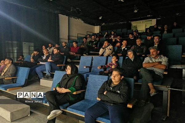 تئاتر چشم های بسته از خواب در بافق