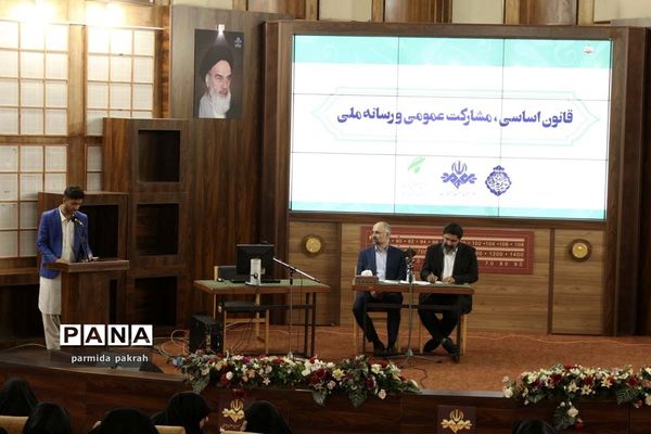 بازدید اعضای مجلس دانش‌آموزی از صدا و سیمای جمهوری اسلامی ایران