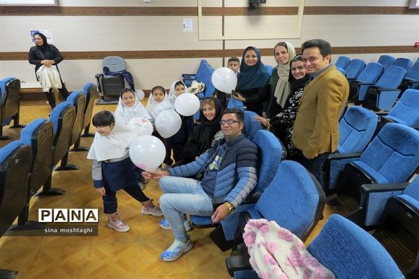 جشن یاد گرفتن کلمه پدر و مادر دبستان مهر راستین شهرستان بجنورد