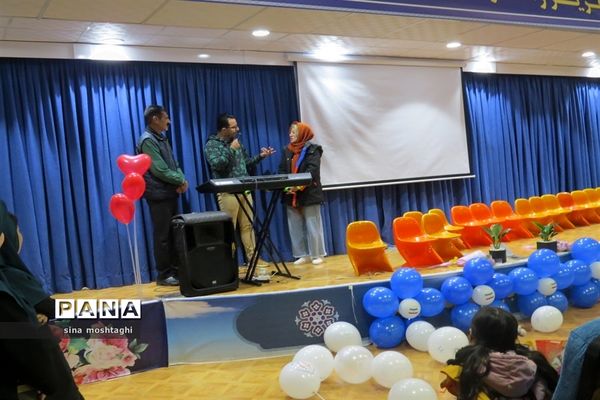 جشن یاد گرفتن کلمه پدر و مادر دبستان مهر راستین شهرستان بجنورد