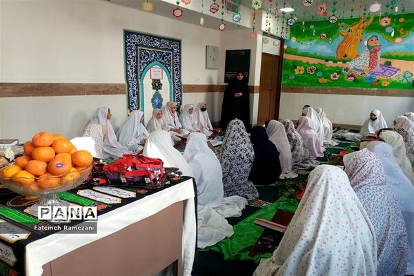 محفل انس با قرآن در دبستان ریحانه طهوریان ناحیه ۵