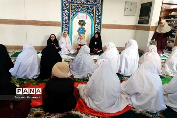 محفل انس با قرآن در دبستان ریحانه طهوریان ناحیه ۵
