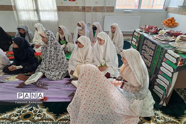 محفل انس با قرآن در دبستان ریحانه طهوریان ناحیه ۵