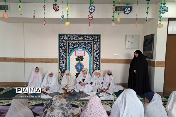 محفل انس با قرآن در دبستان ریحانه طهوریان ناحیه ۵