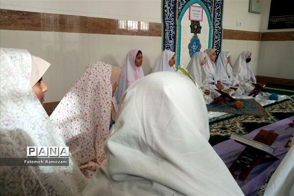 محفل انس با قرآن در دبستان ریحانه طهوریان ناحیه ۵