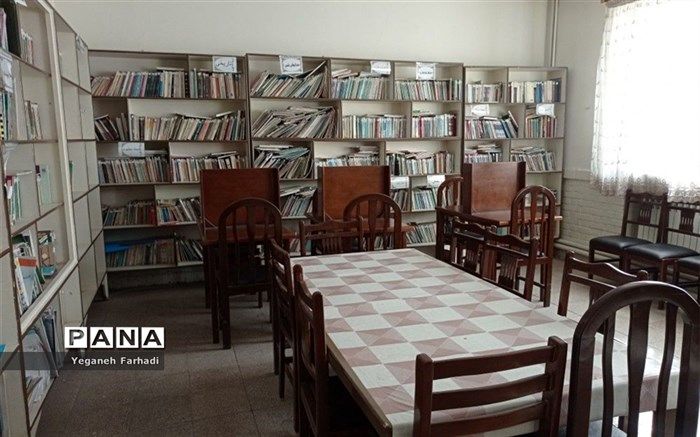 تجهیز کتابخانه دبیرستان معاد ناحیه ۵ مشهد  با هدف ارتقای سطح سواد دانش‌آموزان