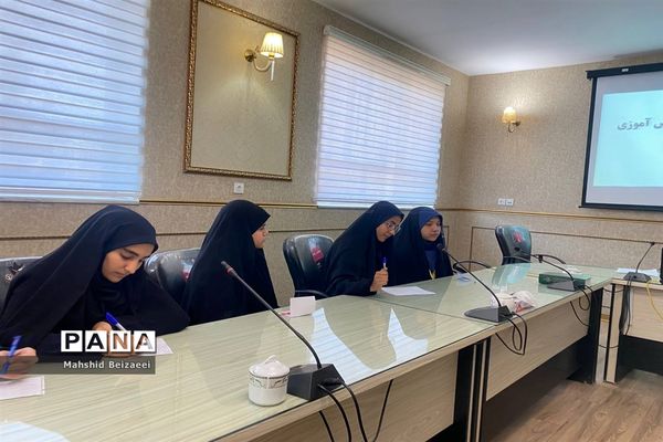 اولین جلسه هیئت رئیسه شورای دانش‌آموزی ناحیه ۵