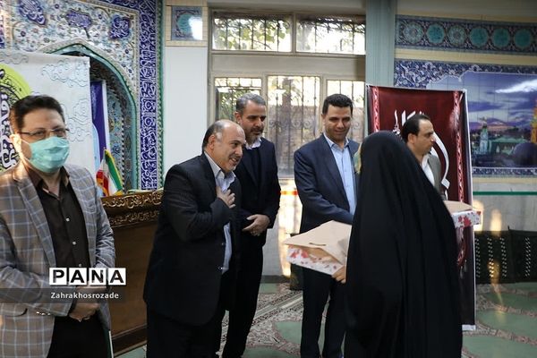 محفل انس با قران کریم و تقدیر از برگزیدگان مسابقات قرآنی‌ در ناحیه 2 شهرری