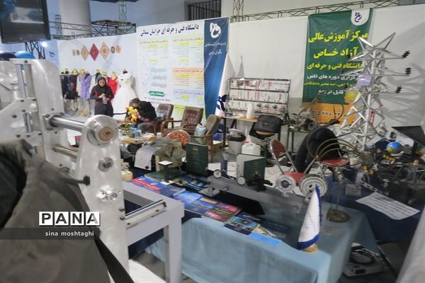 نمایشگاه صنایع دستی و اختراعات در مجتمع طلای سفید شهرستان بجنورد