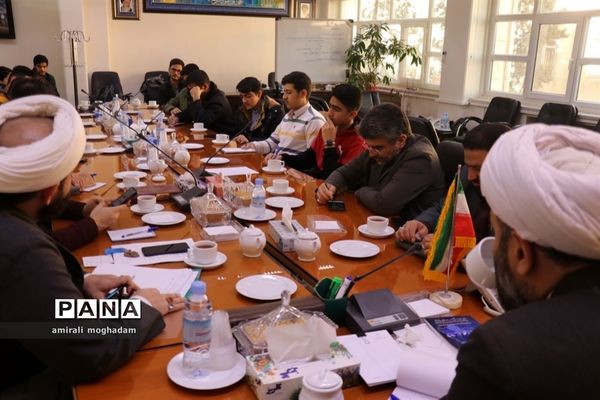 پنجمین نشست معاون استاندار با تشکل های دانش آموزی ناحیه 4 مشهد