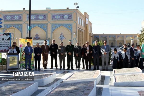 عطر افشانی گلزار شهدای زیارتگاه شهید آیت الله مدرس(ره)