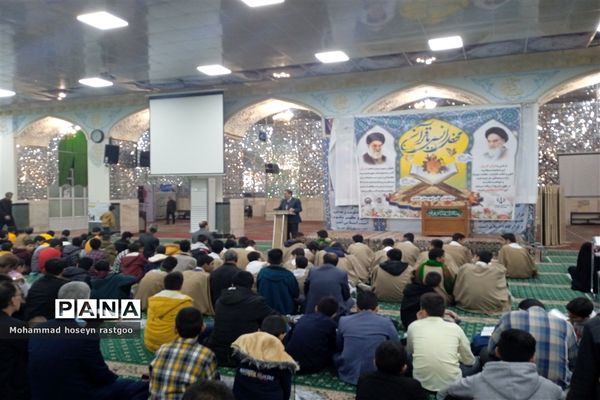 محفل انس با قرآن دانش‌آموزی در کاشمر