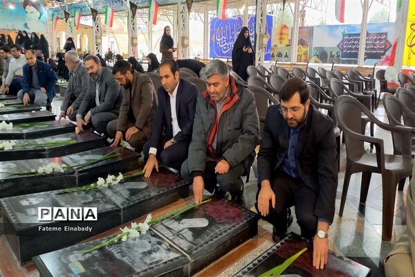 گلباران مزار شهدا به‌مناسبت گرامیداشت هفته مدارس و مراکز غیر دولتی  در شهرستان ملارد