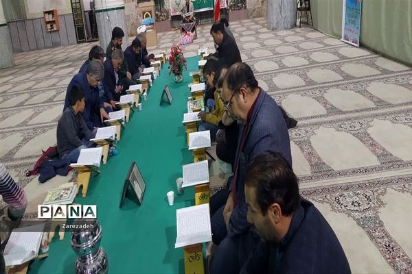 محفل انس با قرآن به‌مناسبت هفته قرآن و عترت شهرستان ابرکوه