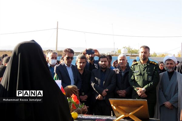 حضور پرشور دانش‌آموزان و فرهنگیان ششده و قره بلاغ در تشییع شهید گمنام