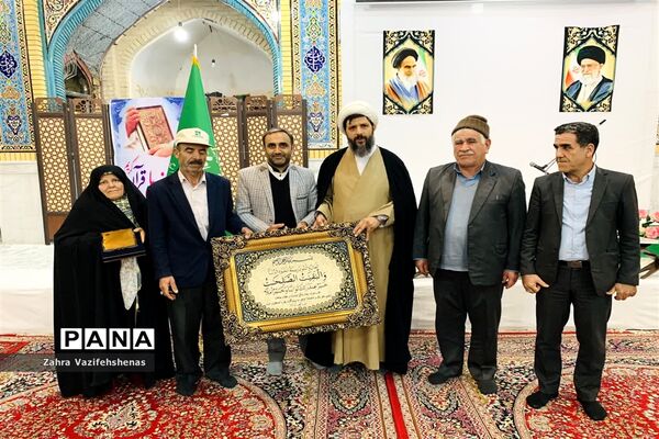 ‌برگزاری محفل انس با قرآن کریم در جوار امامزاده حمزه الرضا (ع) شهرستان شیروان