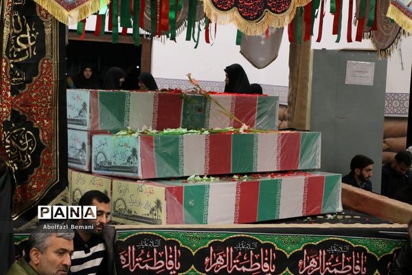 محفل دعا و نیایش در جوار پیکرهای مطهر 8 شهید گمنام دفاع مقدس