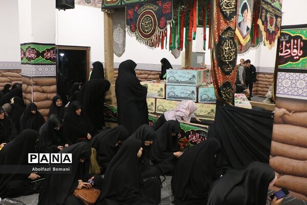 محفل دعا و نیایش در جوار پیکرهای مطهر 8 شهید گمنام دفاع مقدس