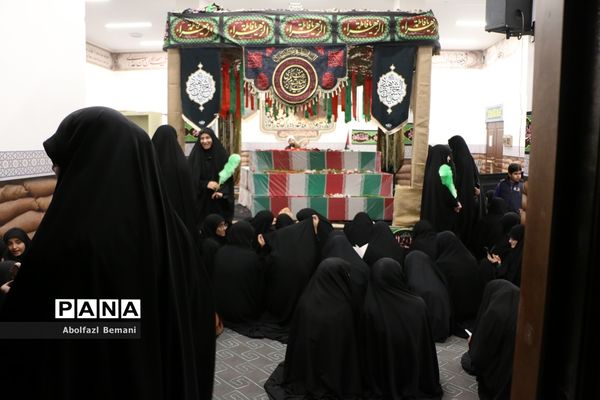 محفل دعا و نیایش در جوار پیکرهای مطهر 8 شهید گمنام دفاع مقدس