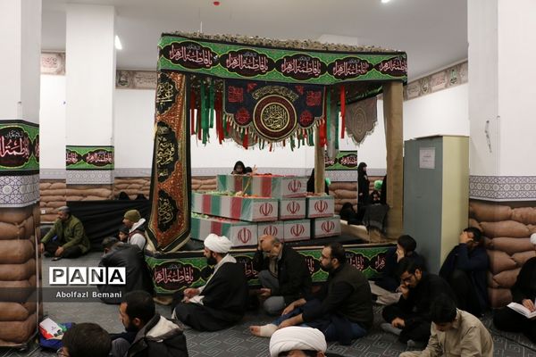 محفل دعا و نیایش در جوار پیکرهای مطهر 8 شهید گمنام دفاع مقدس