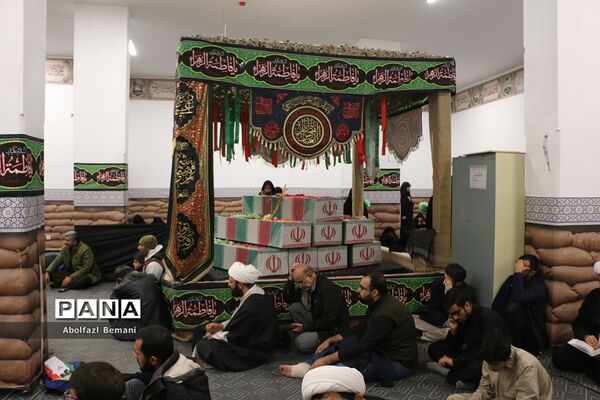 محفل دعا و نیایش در جوار پیکرهای مطهر 8 شهید گمنام دفاع مقدس