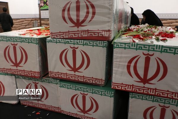 محفل دعا و نیایش در جوار پیکرهای مطهر 8 شهید گمنام دفاع مقدس