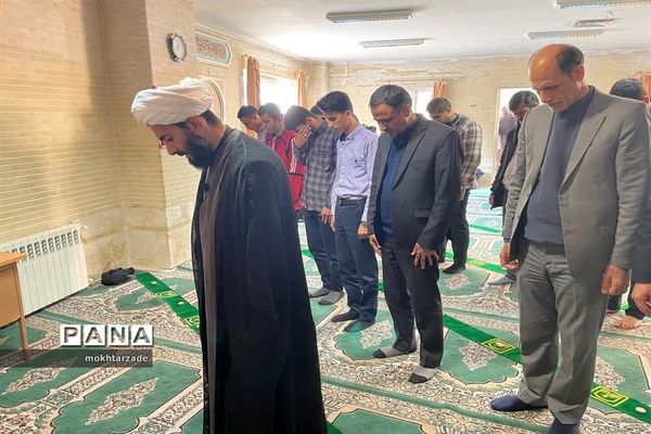 یادواره شهدا در دبیرستان متوسطه دوره ی دوم شاهد صارمیه 6