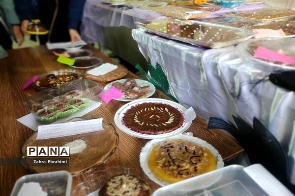 نذورات دهه دوم فاطمیه(س) در دبیرستان عطیه۲ شهرستان ملارد