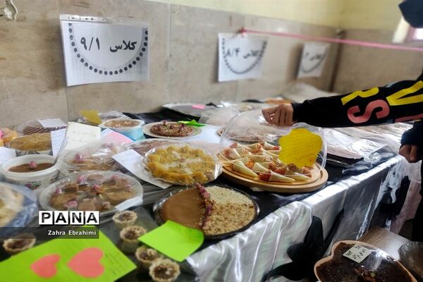 نذورات دهه دوم فاطمیه(س) در دبیرستان عطیه۲ شهرستان ملارد