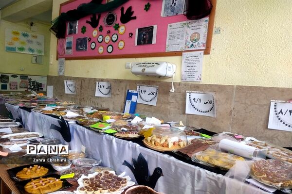 نذورات دهه دوم فاطمیه(س) در دبیرستان عطیه۲ شهرستان ملارد