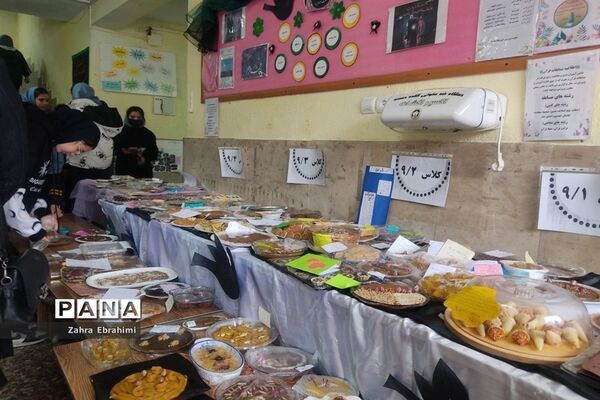 نذورات دهه دوم فاطمیه(س) در دبیرستان عطیه۲ شهرستان ملارد