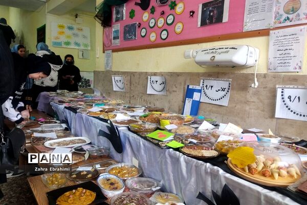 نذورات دهه دوم فاطمیه(س) در دبیرستان عطیه۲ شهرستان ملارد