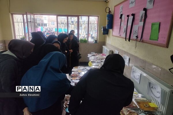 نذورات دهه دوم فاطمیه(س) در دبیرستان عطیه۲ شهرستان ملارد